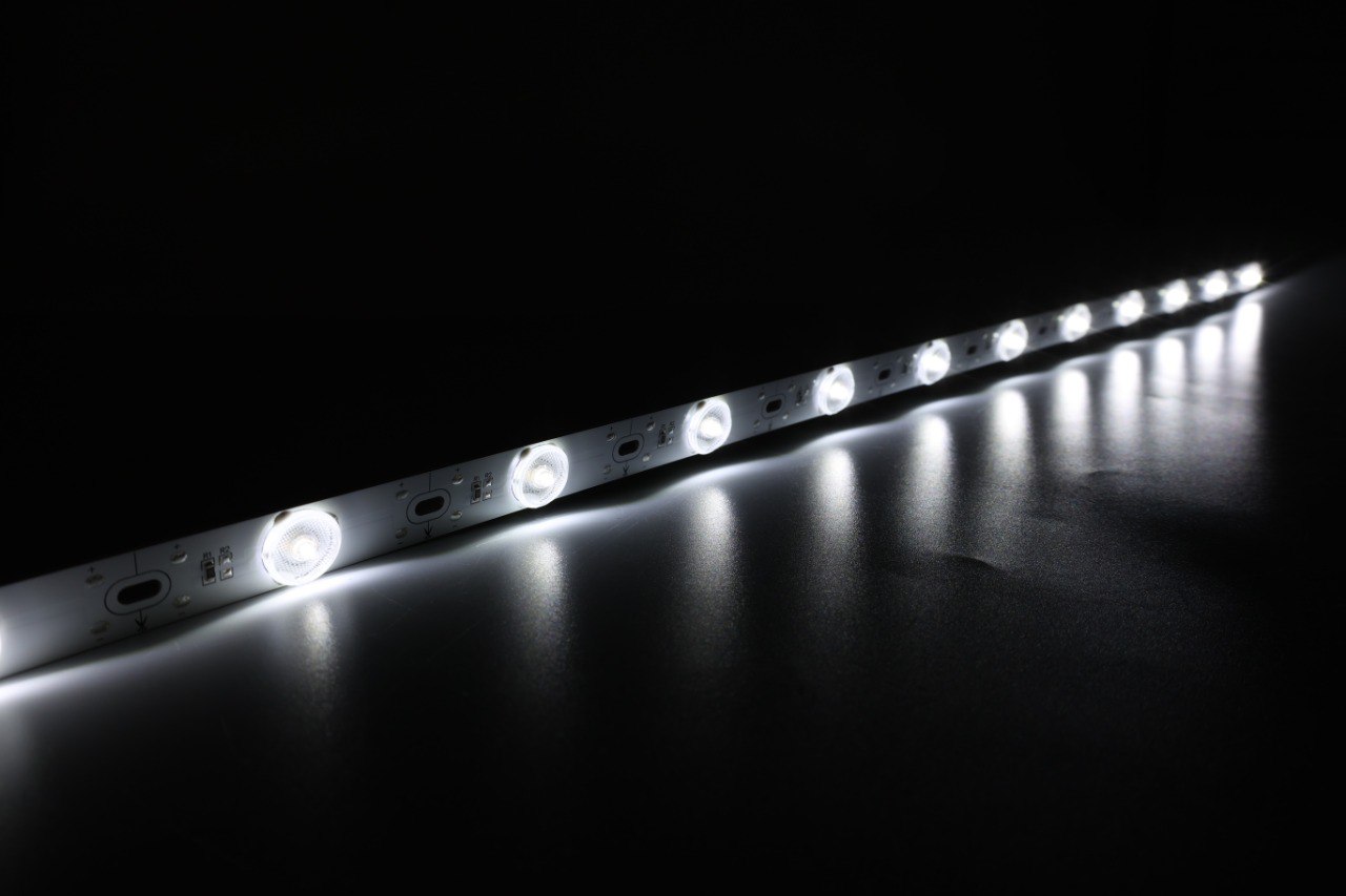 High-efficacy LED lightbox illumination